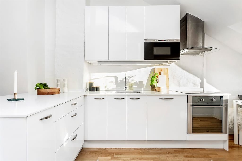 Bright kitchen with plenty of space for home cooking. Supermarket right across the street.