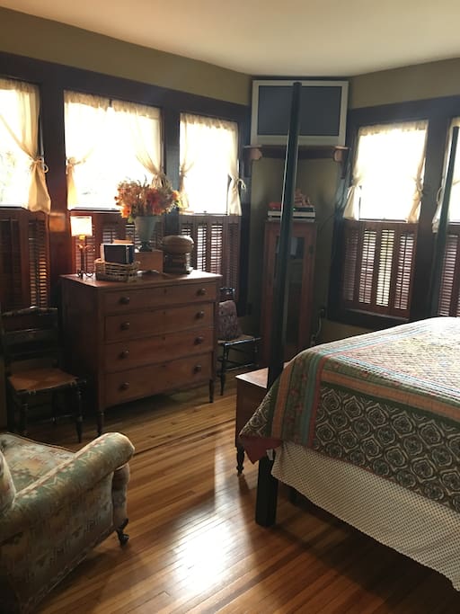 ATT Uverse programming. Seating area alongside the bed. Dresser and full closet available.