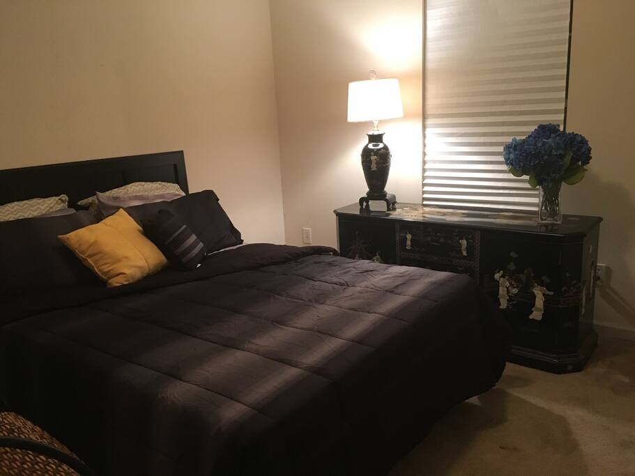 Guest bedroom.