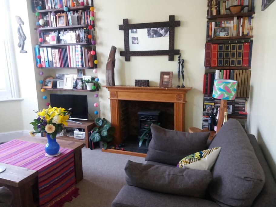 Fab lounge with great books