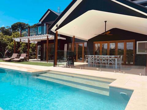 Boulders Beach Retreat - pool, tennis court
