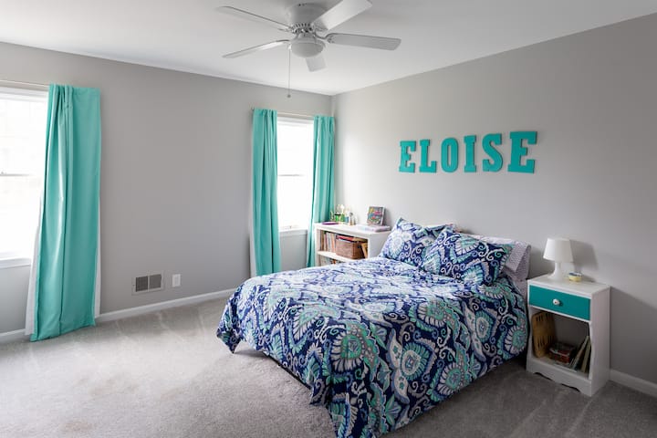 Bedroom 2: Full Size bed