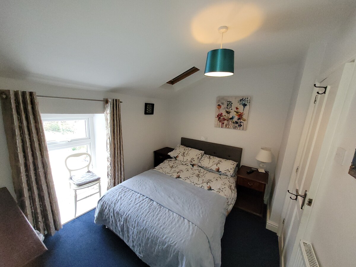 Double bed in period family home Yeovil Houses for Rent in Yeovil