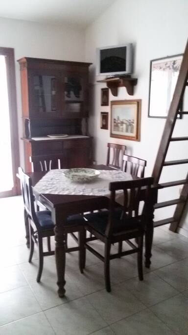 Credenza e tavolo