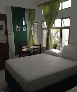 Copacabana lar a alguns passos da praia