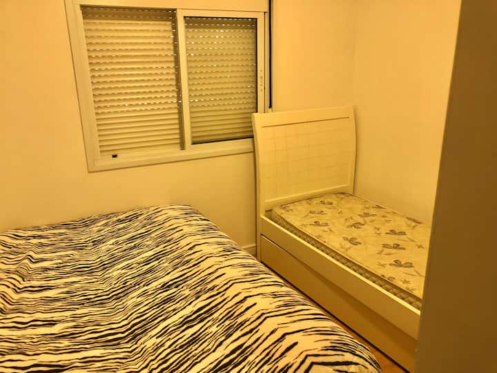 Spálňa 2 (manželská posteľ a jednolôžko)