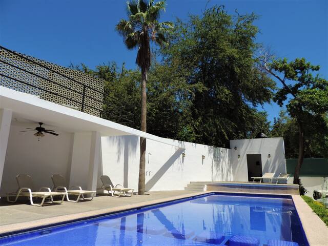 Hamaca Apt -pool, security, beach equipment & WIFI