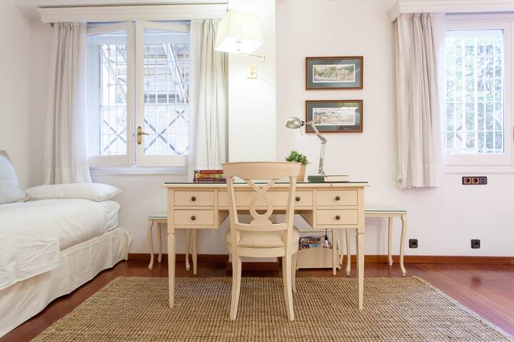 Central Townhouse Barcelona gallery image 5