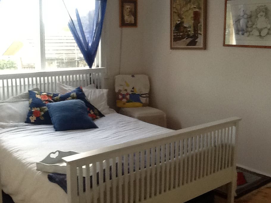 Queen sized beds in 3 bedrooms