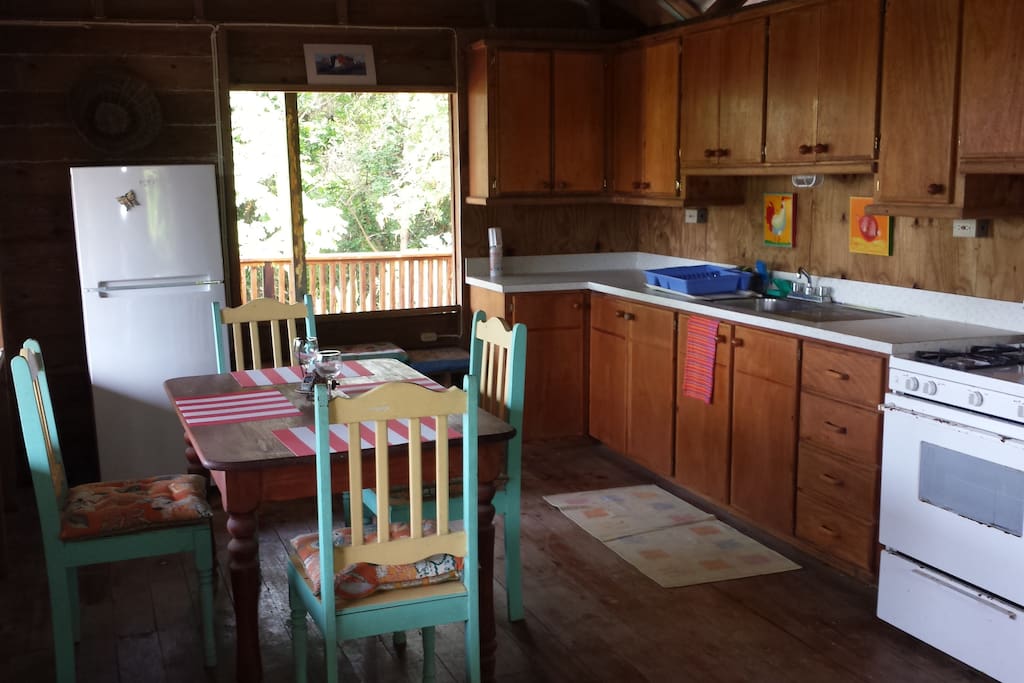 Fully equipped kitchen and dining area