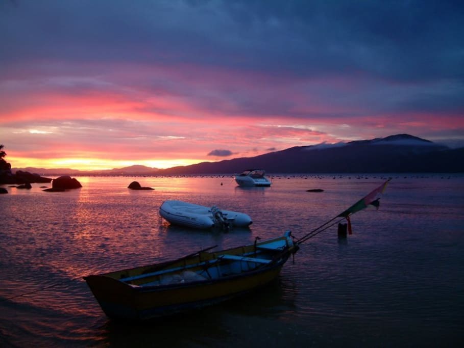 POR DO SOL NO PORTO DA VÓ