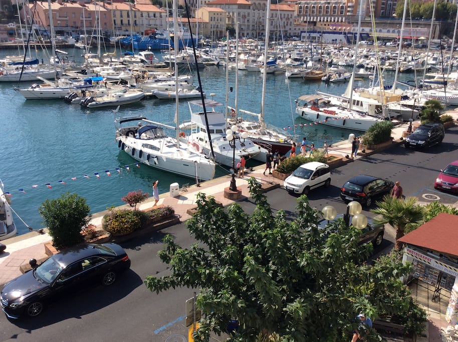 Vue balcon sur port