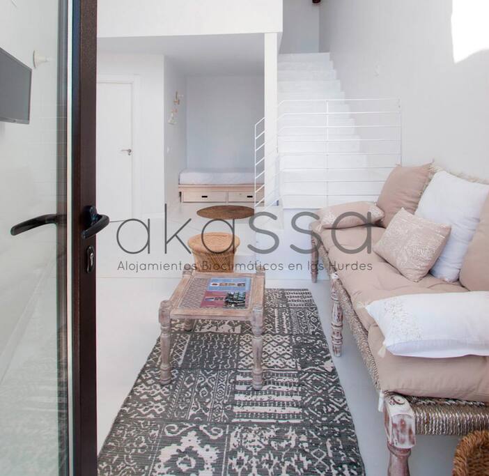Interior Salon y dormitorio inferior Akassa 4*