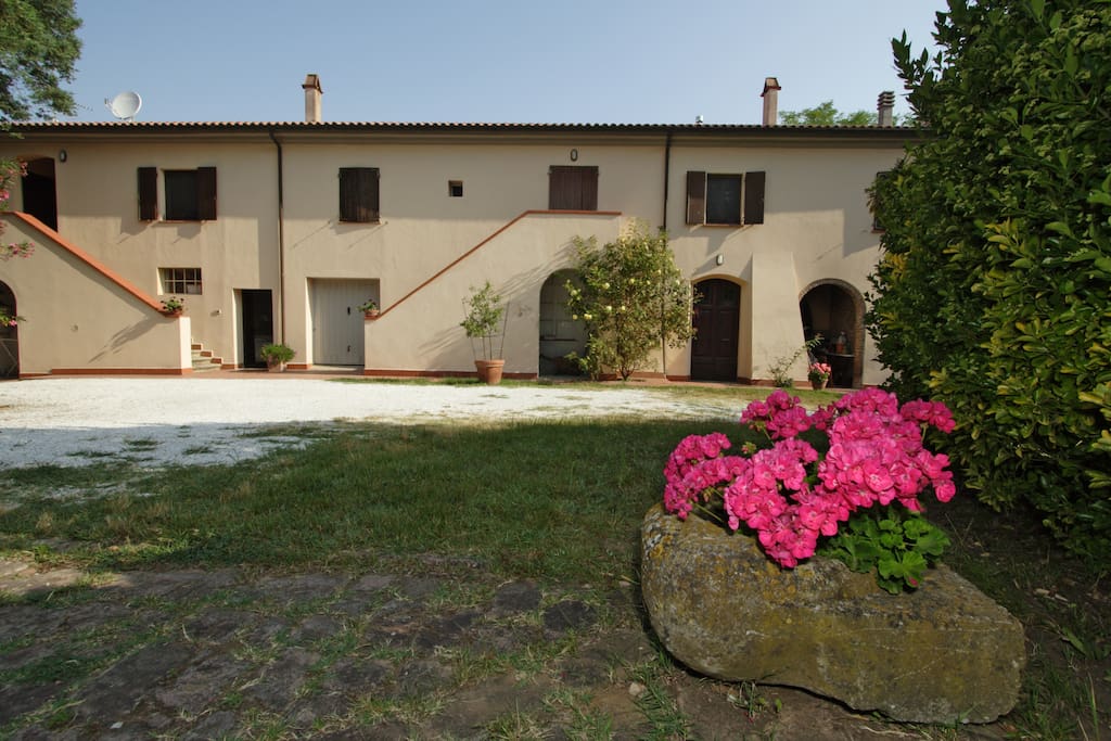 Casolare visto dall'aia del 1800