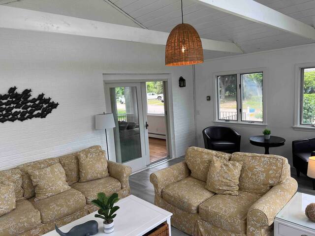 Summer Cottage with Beach Access gallery image 5