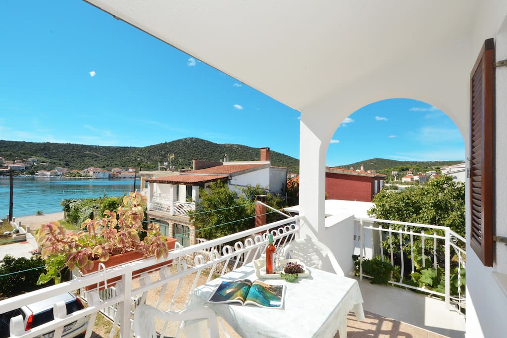 balcony