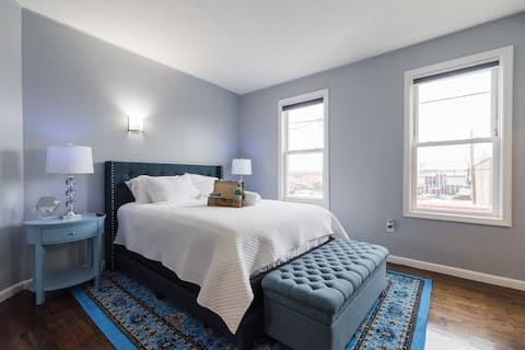 Cozy & Modern 2BR near NYC/EWR Self Check-IN .
