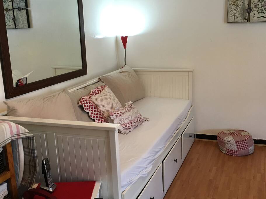 Day bed and for 2