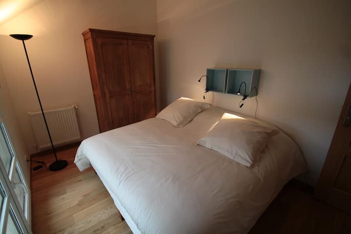 chambre avec deux lits simples (modulables en un lit double 180 cm)