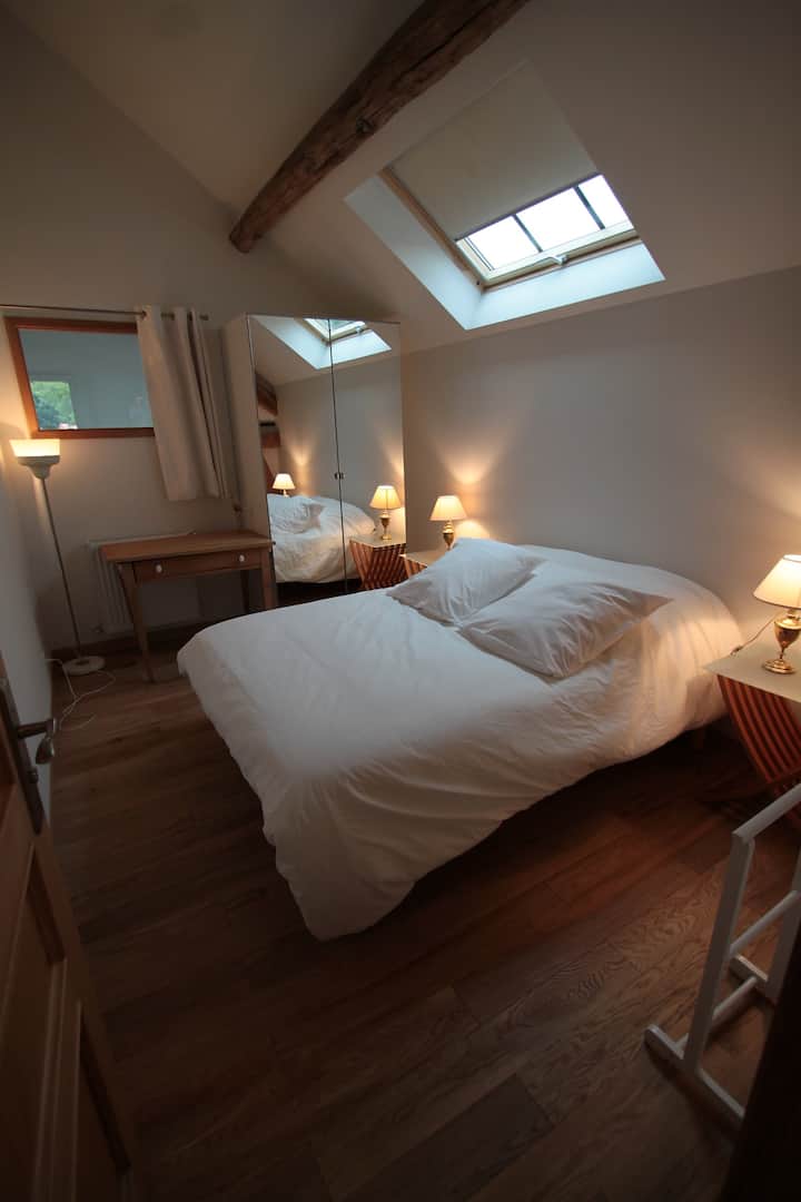 chambre avec lit double 140 cm