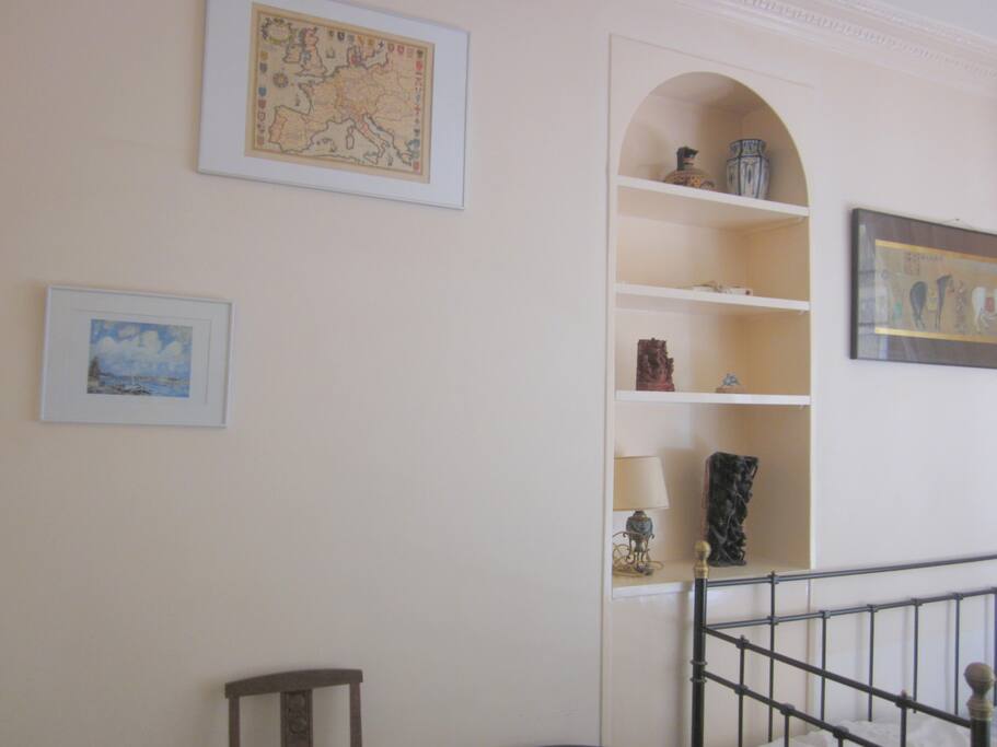 Back to the house..Some horses, paintings and artifact :)