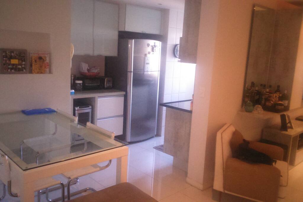 Sala de jantar integrada com a cozinha