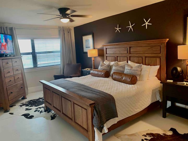 Dormitorio principal con cama tamaño king