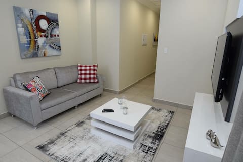 ElRidge LivingA4 2 Bed Apartment 10 min to airport