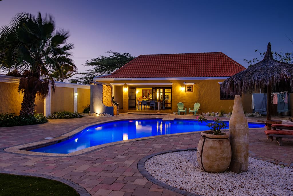 Caribbean style house 3 bed/ 2 bath Villas for Rent in Oranjestad