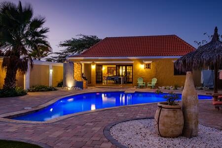 Caribbean style house - 3 bed/ 2 bath