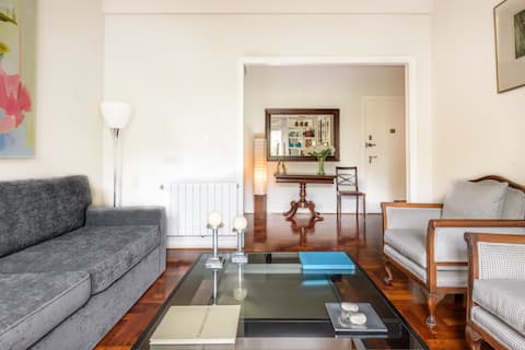 Popular Airbnb listing: Beautiful Recoleta Apartment with French Balcony in Recoleta