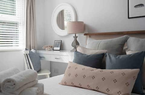 Popular Airbnb listing: Sea Salt Apartment - St Ives, Cornwall. Parking. in St. Ives