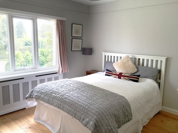 Light & airy Double room in Crowborough