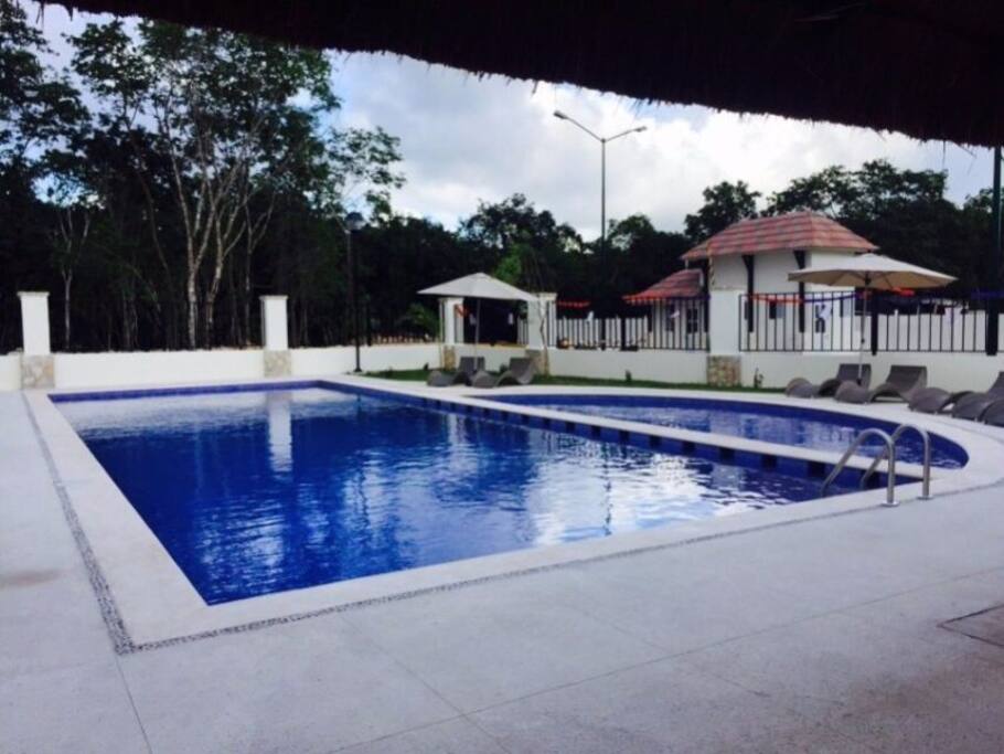 Alberca y chapoteadero