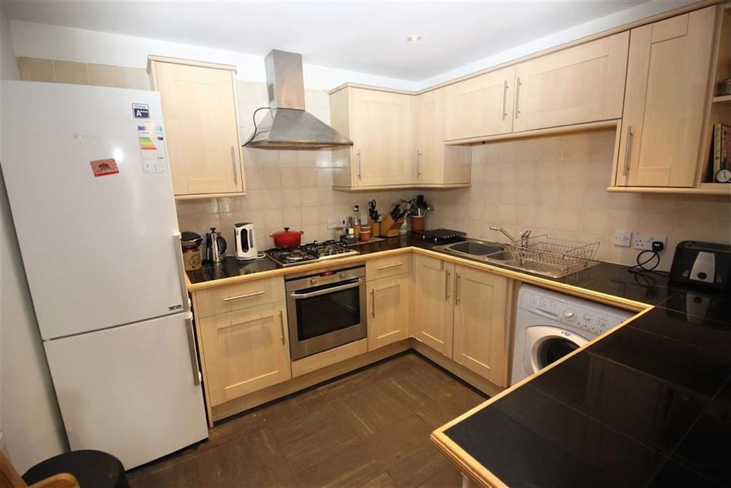 Convenient fully equipped kitchen with tea, coffee, mild, breakfast and cooking basics provided.