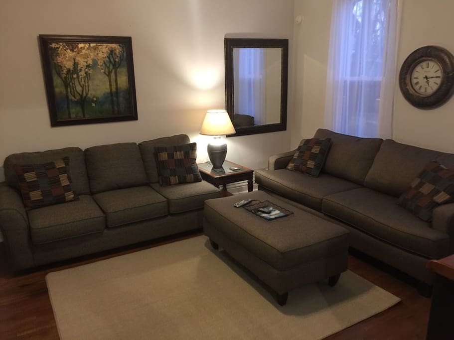Spacious living room tastefully decorated