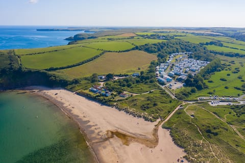 Sea-view chalet a stone's throw from the beach
