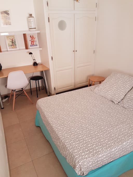 Chambre 1 avec le lit dans l'autre sens !