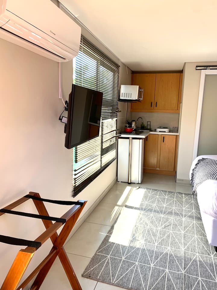 Rondebosch Vacation Rentals & Homes - Rondebosch, Cape Town, South ...