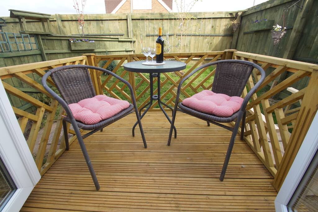 Private decking area ,with garden access,suitable for small pets