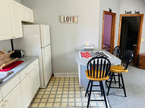Belchertown Apartment - near UMass & 5 colleges