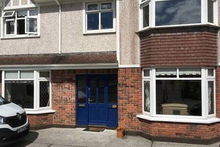 Double Ensuite room in quiet suburb of Cork city