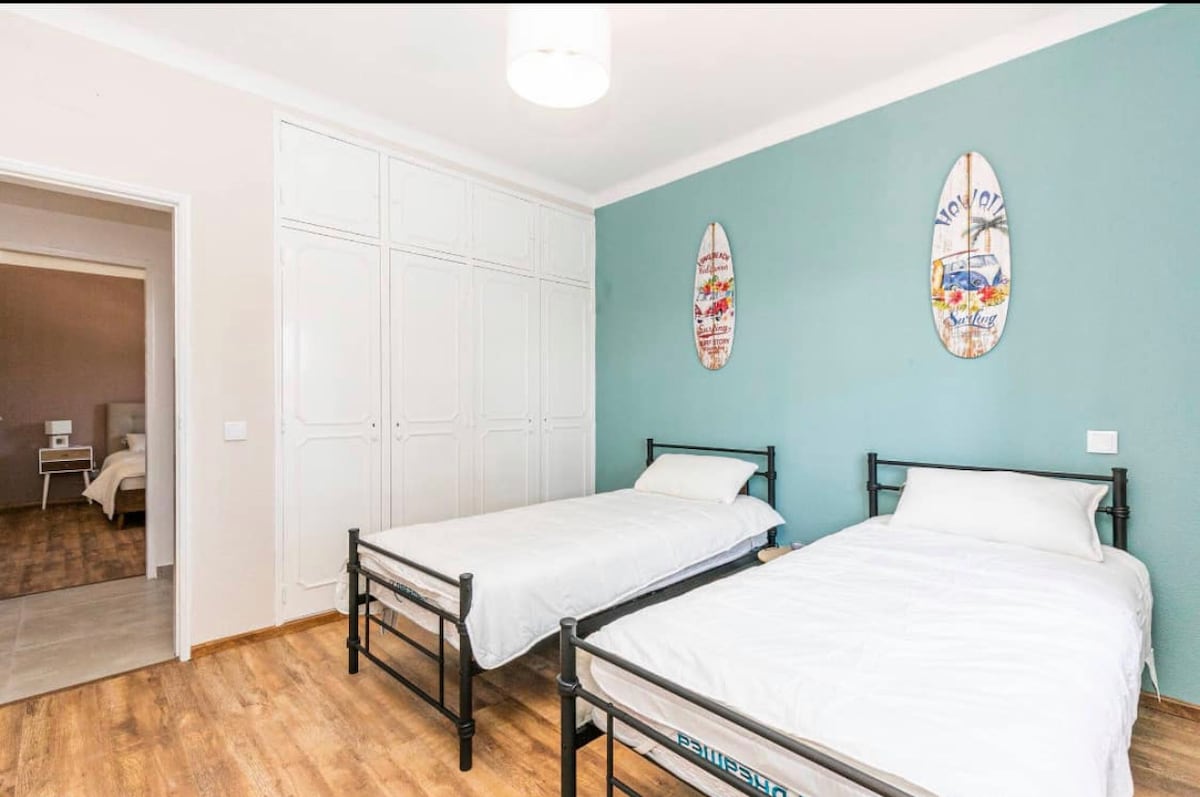 חדר שינה לילדים בקומה הראשונה