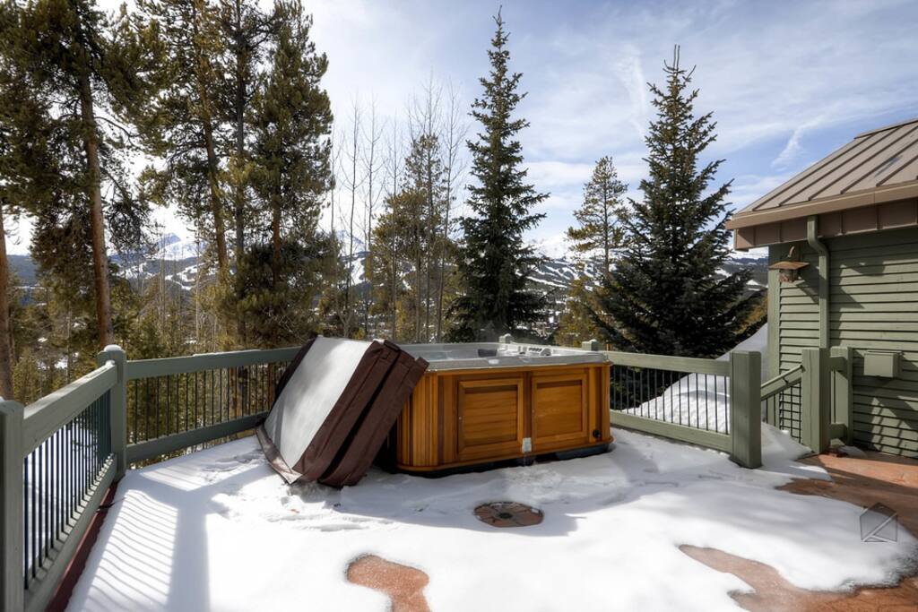 But nothing helps soothe the soul quite like an outdoor hot tub.