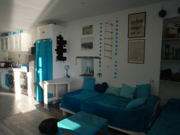 Main room of the studio/ Habitación principal del estudio