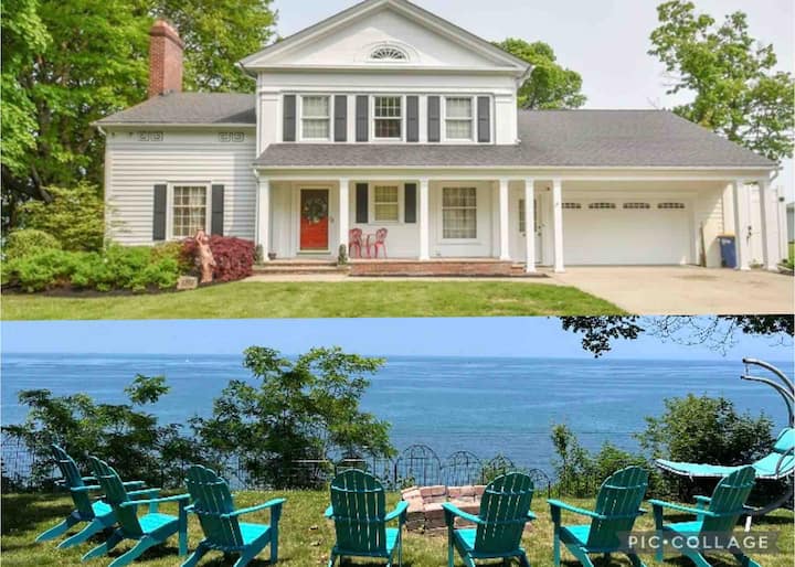 Large Family Lakehouse on the Coast w/ Water Views