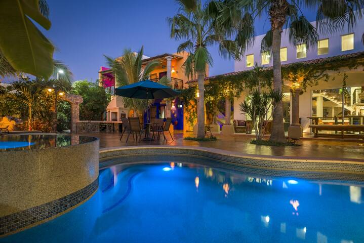 Authentic Mexican Villa Pool-Jacuzzy-Firepit-BBQ