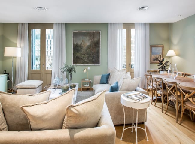 Style Exclusive apartment with views to Casa Mila
