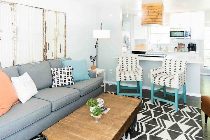 One Story House-central Location-sleeps Five - Garland, TX