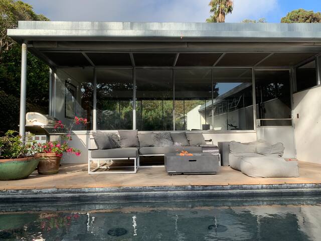Mid-Century Modern Dream near the Beach gallery image 3
